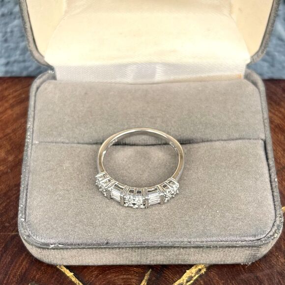 Vintage Cubic Zirconia Band 925 Cocktail Ring in Sterling Silver Size 8 1/2 - Picture 7 of 10